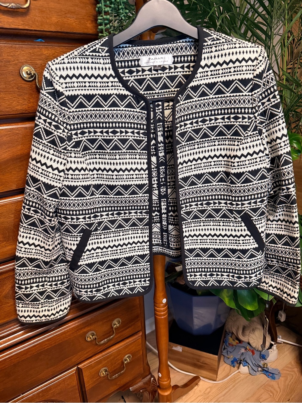 Tahari, Arthur S Levine Black & White Patterned Open Front Jacket